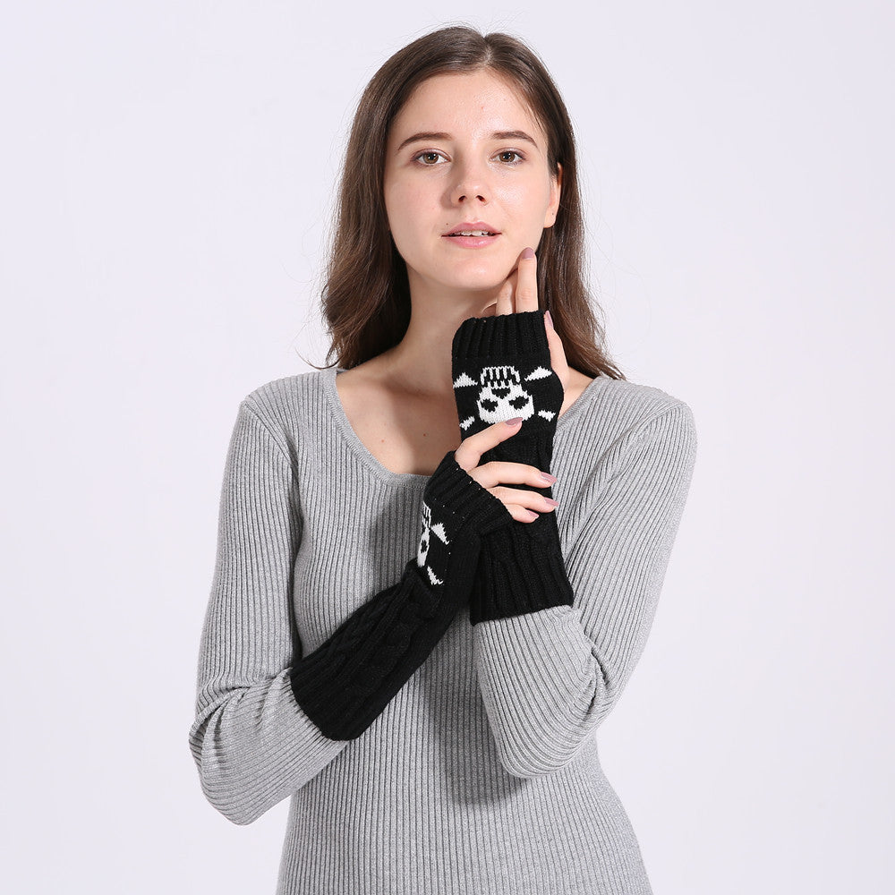 Winter-Ready Skull Gloves – Soft Wool, Bold Style