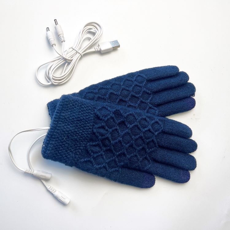 Warm Hands Anywhere – USB-Powered Outdoor Gloves