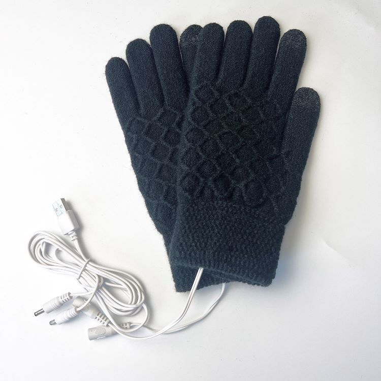 Warm Hands Anywhere – USB-Powered Outdoor Gloves
